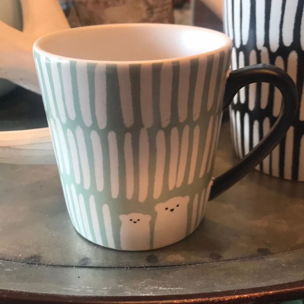 Rare Starbucks 2016 Polar Bear Mug Set